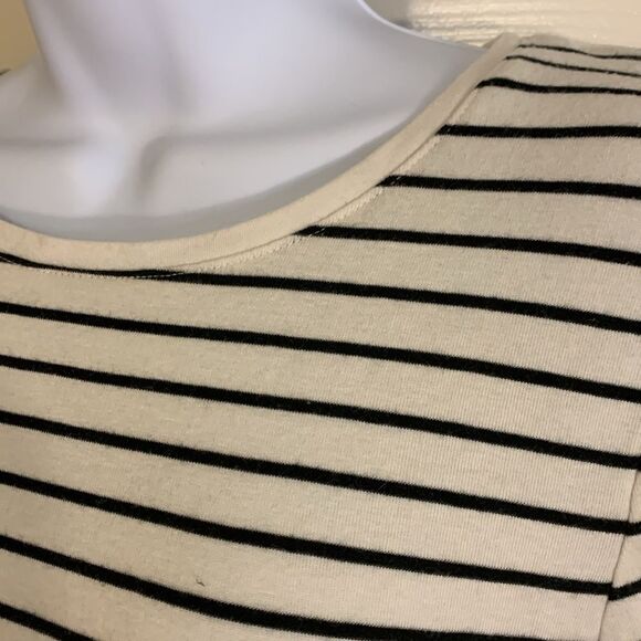 A new day, strip T shirt Orr, scoop neck, near new , medium - Picture 3 of 12